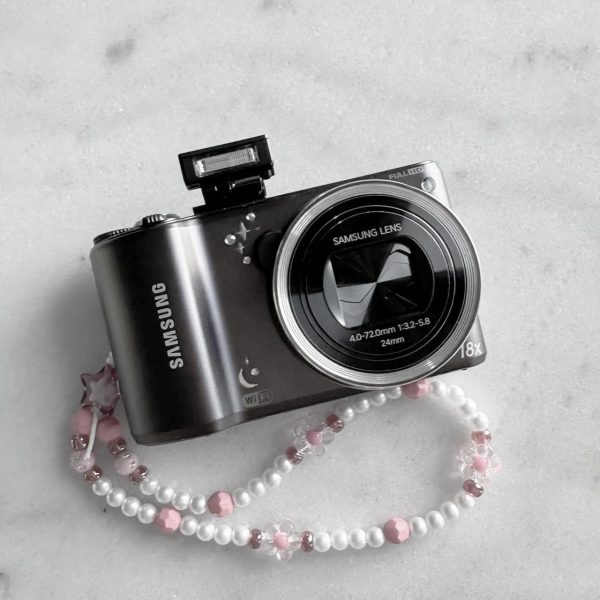 Samsung Grey and Silver Cameras-and-accessories