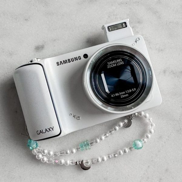 Samsung White and Silver Cameras-and-accessories